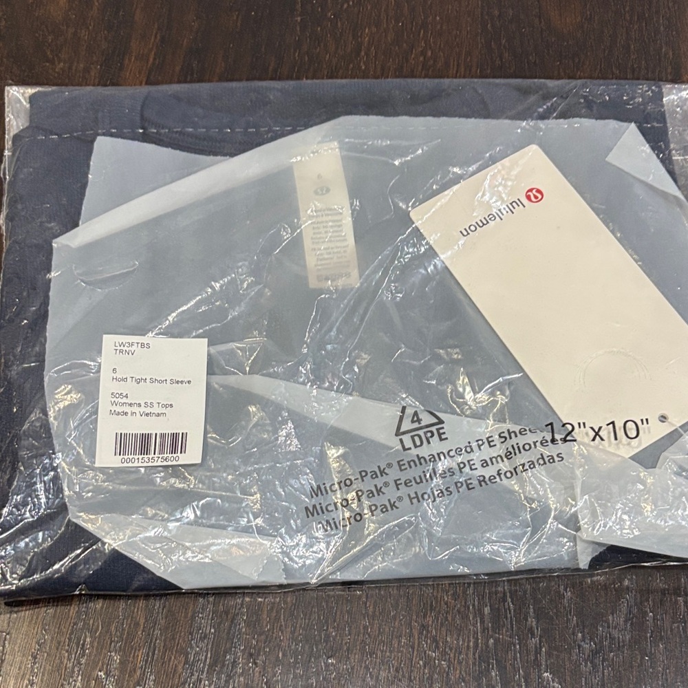 BNWT Lululemon hold tight short sleeve Navy Top